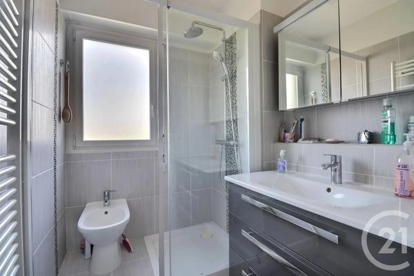 Appartement T3 à vendre  3 pièces - 62,15 m 2   ST RAPHAEL  - 83