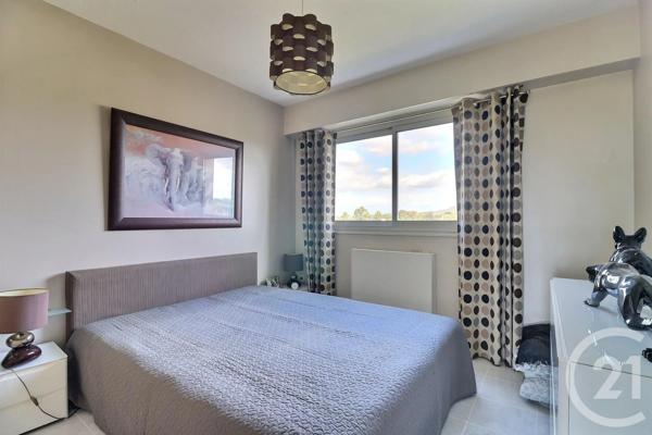 Appartement T3 à vendre  3 pièces - 62,15 m 2   ST RAPHAEL  - 83