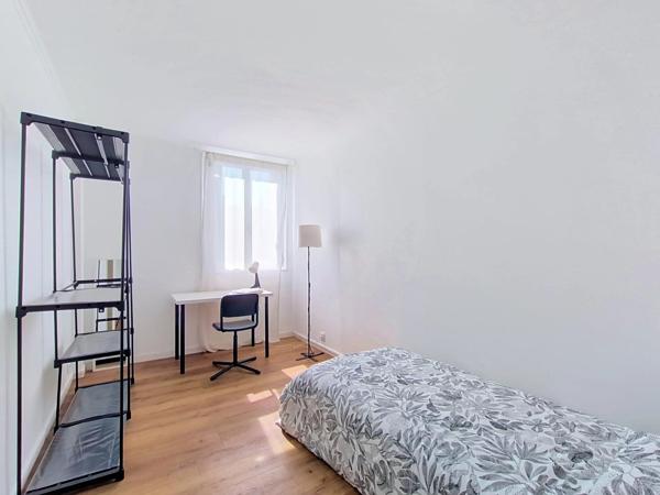 Location                                                      Chambre
                        
                     1 pièces                      58 m2                     à Valenton