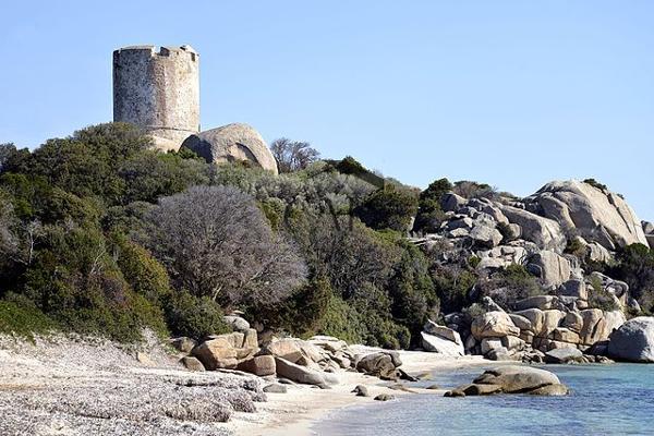 Pianottoli-Caldarello (20131) T3C avec terrasse Résidence de standing en bord de mer – Investissement attractif en Corse