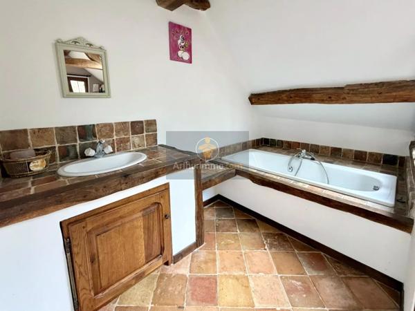 Vente                                                      Maison
                        
                     8 pièces                      280 m2                     à Crécy-la-Chapelle