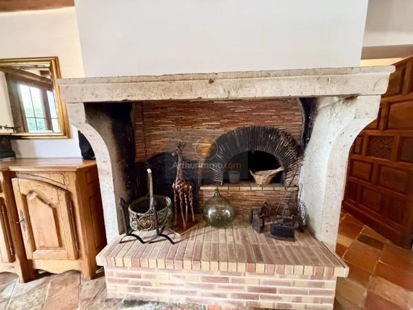 Vente                                                      Maison
                        
                     8 pièces                      280 m2                     à Crécy-la-Chapelle