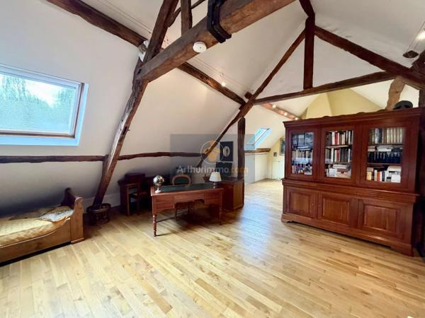 Vente                                                      Maison
                        
                     8 pièces                      280 m2                     à Crécy-la-Chapelle