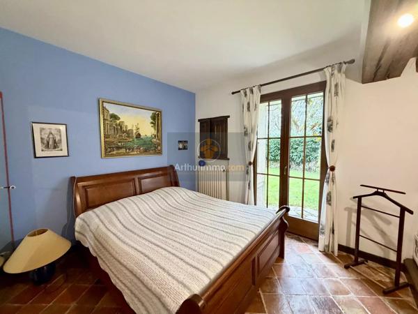 Vente                                                      Maison
                        
                     8 pièces                      280 m2                     à Crécy-la-Chapelle