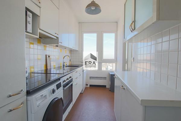 Appartement Paris 4 pièces 78.32 m2 dernier étage vue Tour Eiffel