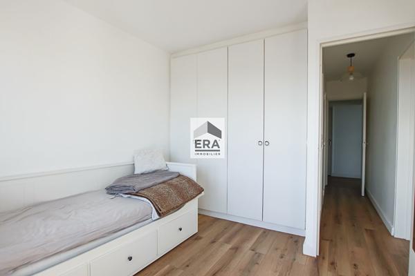 Appartement Paris 4 pièces 78.32 m2 dernier étage vue Tour Eiffel