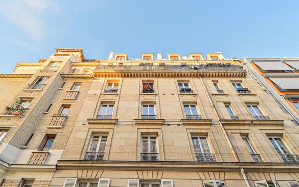 Appartement à vendre    3 pièces • 54 m2 Paris 18