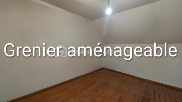 Maison de 141 m² utiles ( 117,38 m² habitables )

Venez découvrir cette jolie maison familiale avec un beau volume, idéalement située dans le quartier résidentiel recherché du VAL FLEURI, calme et proche de toutes commodités ( transports, école, collège ,zone commerciale) érigée sur terrain de 450 m². Cette maison est édifiée sur 2 niveaux :

Vous  y trouverez au rez-de-chaussée une entrée donnant sur un séjour/salle à manger avec cheminée insert et cuisine ouverte, donnant accès direct à un grand jardin et sa terrasse. Vous y trouverez également un long couloir desservant 3 chambres, une salle de bain , un wc indépendant et au bout un accès direct à un grand garage isolé de 20m² avec porte basculante et une petite cave.

A l'étage, vous aurez un palier desservant 2 chambres spacieuses , une salle d'eau, un wc indépendant et un grenier isolé aménageable d'environ 16m² pouvant servir de dressing voire de chambre supplémentaire.

Cette maison comporte 2 jardins : 1 devant d'environ 97 m² et un à l'arrière d'environ 230 m² avec sa grande terrasse, son abri de jardin et un barbecue en dur pour bien profiter en famille des belles journées ensoleillées. 

Chauffage et eau chaude électriques.

Vous pouvez remettre cette maison à votre goût en effectuant quelques travaux de rafraichissement quand vous le souhaitez.

Bien à découvrir rapidement ! Contactez-moi pour organiser une visite.