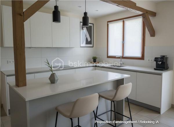 Maison de 141 m² utiles ( 117,38 m² habitables )

Venez découvrir cette jolie maison familiale avec un beau volume, idéalement située dans le quartier résidentiel recherché du VAL FLEURI, calme et proche de toutes commodités ( transports, école, collège ,zone commerciale) érigée sur terrain de 450 m². Cette maison est édifiée sur 2 niveaux :

Vous  y trouverez au rez-de-chaussée une entrée donnant sur un séjour/salle à manger avec cheminée insert et cuisine ouverte, donnant accès direct à un grand jardin et sa terrasse. Vous y trouverez également un long couloir desservant 3 chambres, une salle de bain , un wc indépendant et au bout un accès direct à un grand garage isolé de 20m² avec porte basculante et une petite cave.

A l'étage, vous aurez un palier desservant 2 chambres spacieuses , une salle d'eau, un wc indépendant et un grenier isolé aménageable d'environ 16m² pouvant servir de dressing voire de chambre supplémentaire.

Cette maison comporte 2 jardins : 1 devant d'environ 97 m² et un à l'arrière d'environ 230 m² avec sa grande terrasse, son abri de jardin et un barbecue en dur pour bien profiter en famille des belles journées ensoleillées. 

Chauffage et eau chaude électriques.

Vous pouvez remettre cette maison à votre goût en effectuant quelques travaux de rafraichissement quand vous le souhaitez.

Bien à découvrir rapidement ! Contactez-moi pour organiser une visite.