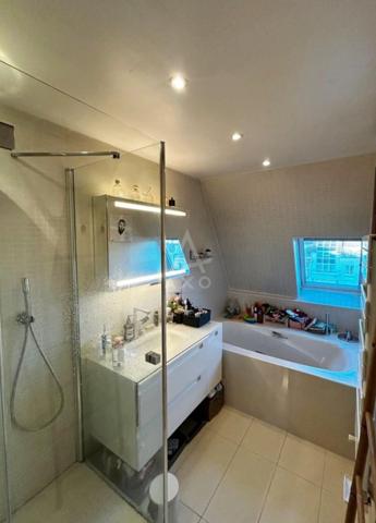 SURESNES/ CENTRE VILLE/ PLACE DU MARCHÉ /  4 PIECES AVEC BALCON, CAVE ET PARKING