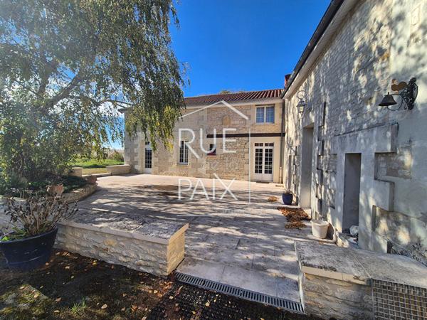 86200 LA ROCHE RIGAULT Maison La Roche Rigault 5 pièce(s) 149 m2 avec nombreuses dépendances