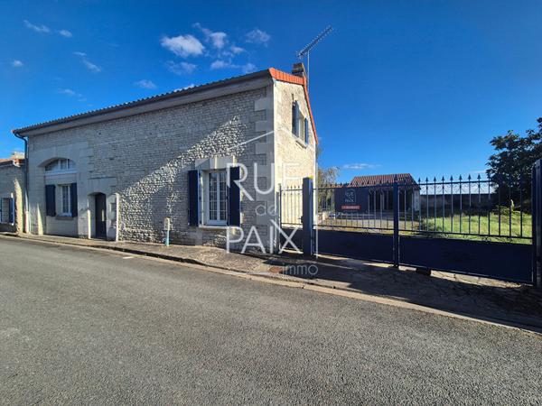 86200 LA ROCHE RIGAULT Maison La Roche Rigault 5 pièce(s) 149 m2 avec nombreuses dépendances