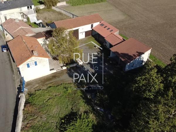 86200 LA ROCHE RIGAULT Maison La Roche Rigault 5 pièce(s) 149 m2 avec nombreuses dépendances