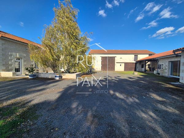 86200 LA ROCHE RIGAULT Maison La Roche Rigault 5 pièce(s) 149 m2 avec nombreuses dépendances