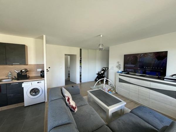 Appartement à louer 825 € CC CHAMBRAY LES TOURS 3 p 64 m² DPE C