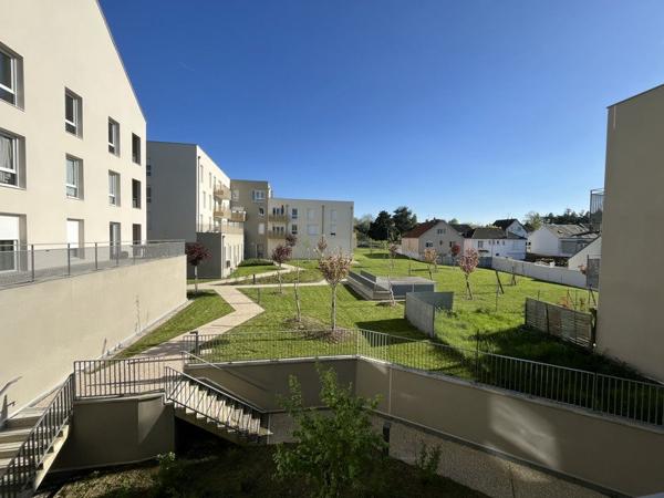 Appartement à louer 825 € CC CHAMBRAY LES TOURS 3 p 64 m² DPE C