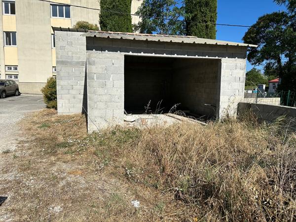 Lot de deux garages Montélimar sur terrain de 516m²