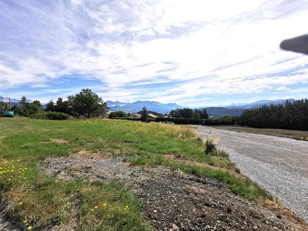 A vendre à Gap, terrain à bâtir.
