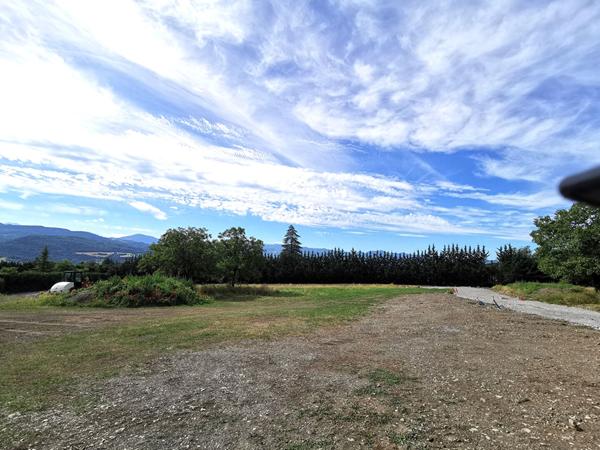 A vendre à Gap, terrain à bâtir.