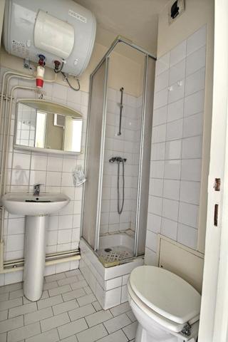 STUDIO 22 m² - 5 mn à pieds METRO LIGNE 14 SAINT OUEN - 2ème étage avec asc.