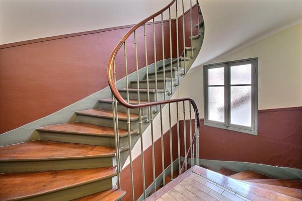 STUDIO 22 m² - 5 mn à pieds METRO LIGNE 14 SAINT OUEN - 2ème étage avec asc.