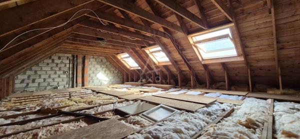 Plain-pied plein sud – Bien rare avec combles aménageables et terrain constructible !