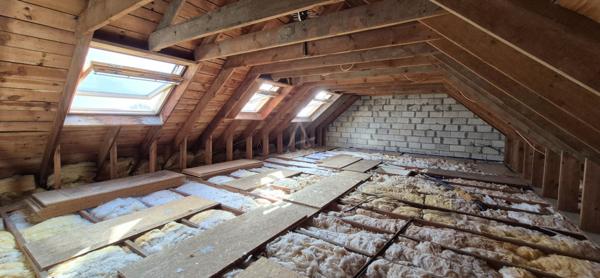 Plain-pied plein sud – Bien rare avec combles aménageables et terrain constructible !