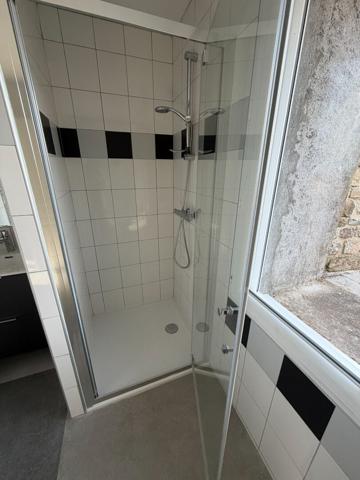 APPARTEMENT REFAIT A NEUF + GARAGE + TERRASSE