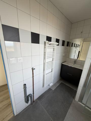 APPARTEMENT REFAIT A NEUF + GARAGE + TERRASSE