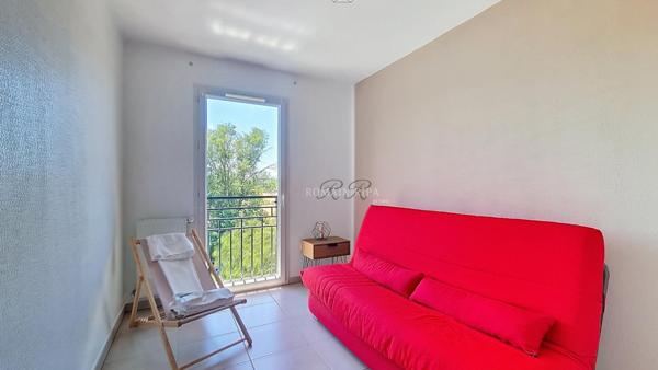 T3 avec terrasse, ascenseur et piscine état neuf