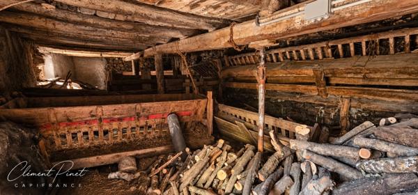 Ancienne ferme à rénover avec dépendance – terrain de 1 895 M² – CHORGES