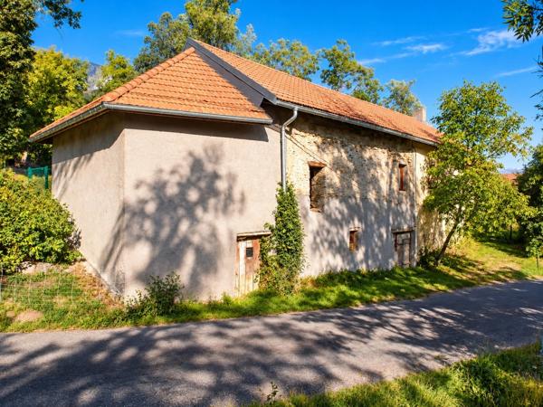 Ancienne ferme à rénover avec dépendance – terrain de 1 895 M² – CHORGES