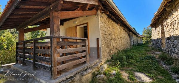 Ancienne ferme à rénover avec dépendance – terrain de 1 895 M² – CHORGES