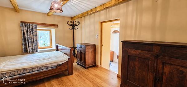 Ancienne ferme à rénover avec dépendance – terrain de 1 895 M² – CHORGES