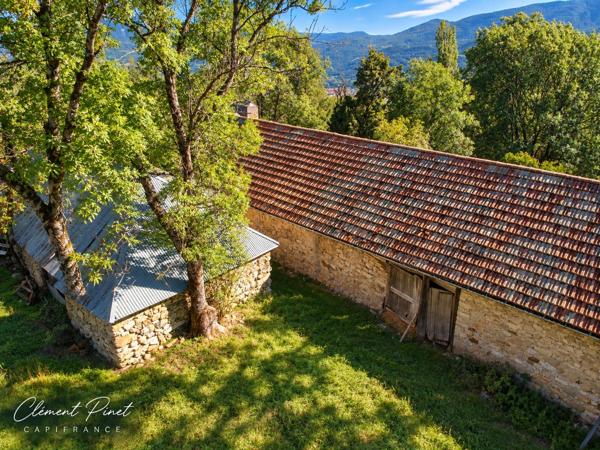 Ancienne ferme à rénover avec dépendance – terrain de 1 895 M² – CHORGES