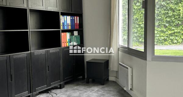 À vendre Local commercial 69.63 m² - Versailles 78000