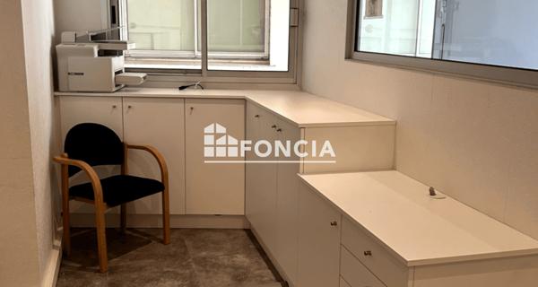 À vendre Local commercial 69.63 m² - Versailles 78000