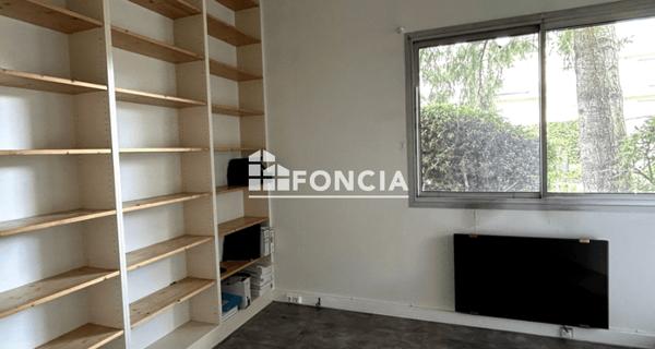 À vendre Local commercial 69.63 m² - Versailles 78000