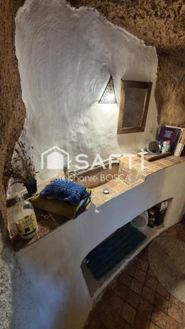 EXCLUSIVITÉ - TERRAIN AVEC HÉBERGEMENTS TROGLODYTES MEUBLÉS