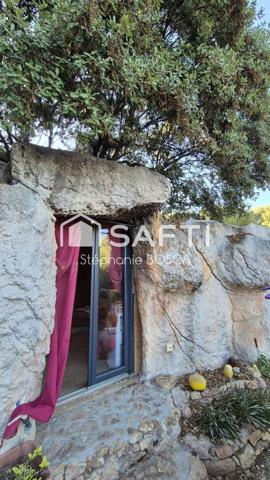 EXCLUSIVITÉ - TERRAIN AVEC HÉBERGEMENTS TROGLODYTES MEUBLÉS