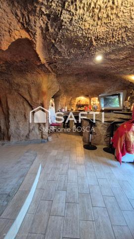 EXCLUSIVITÉ - TERRAIN AVEC HÉBERGEMENTS TROGLODYTES MEUBLÉS