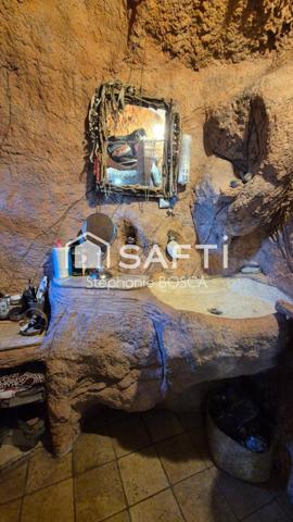 EXCLUSIVITÉ - TERRAIN AVEC HÉBERGEMENTS TROGLODYTES MEUBLÉS