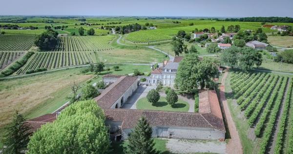 Propriété à vendre 18 pièces proche de COGNAC - Terrain de 3,2 Ha