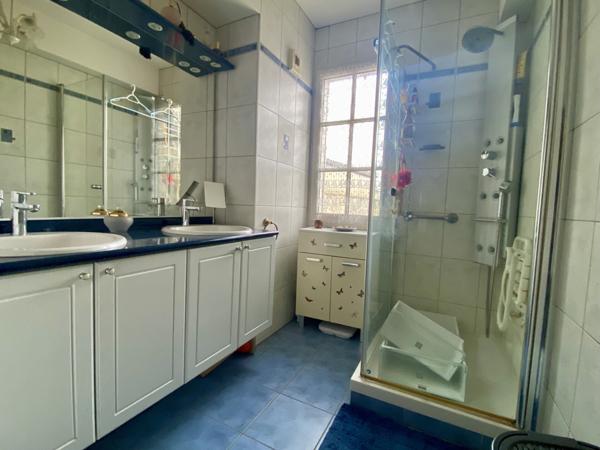 VIEUX PORT – DERNIER ÉTAGE AVEC VUE !