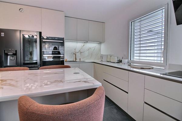 Appartement Lyon 4 pièces dans un immeuble très récent avec jardin terrasse et garage