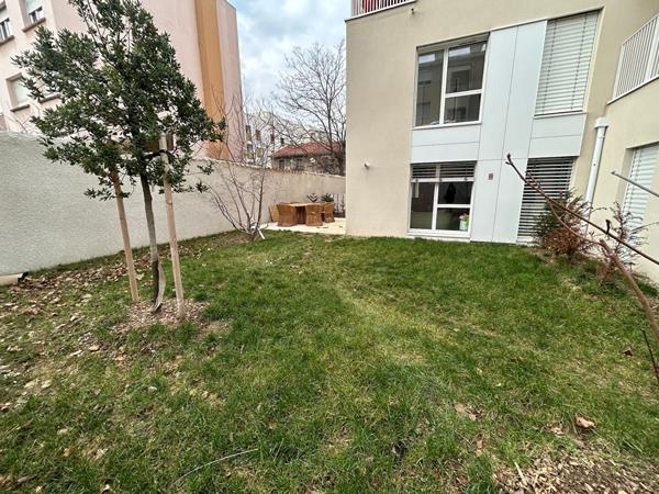 Appartement Lyon 4 pièces dans un immeuble très récent avec jardin terrasse et garage