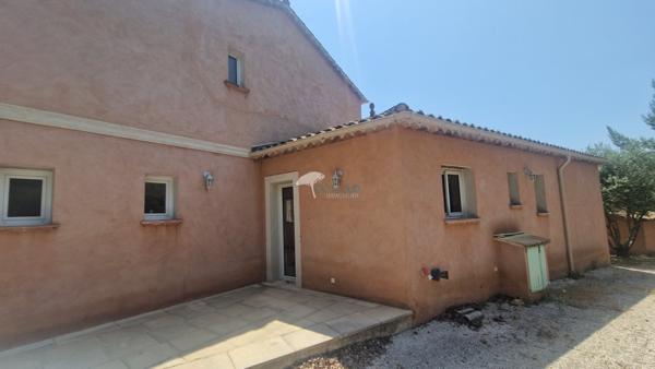 Lorgues (83510) Villa 6 pièces 4 chambres, avec piscine et garage, dans un environnement bucolique à quelques kilomètres de Lo