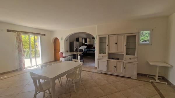 Lorgues (83510) Villa 6 pièces 4 chambres, avec piscine et garage, dans un environnement bucolique à quelques kilomètres de Lo