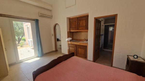 Lorgues (83510) Villa 6 pièces 4 chambres, avec piscine et garage, dans un environnement bucolique à quelques kilomètres de Lo