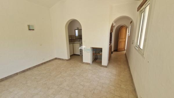 Lorgues (83510) Villa 6 pièces 4 chambres, avec piscine et garage, dans un environnement bucolique à quelques kilomètres de Lo